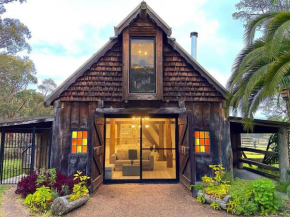 Cozy Barn, Farm stay, Watagans views, Rustic charm